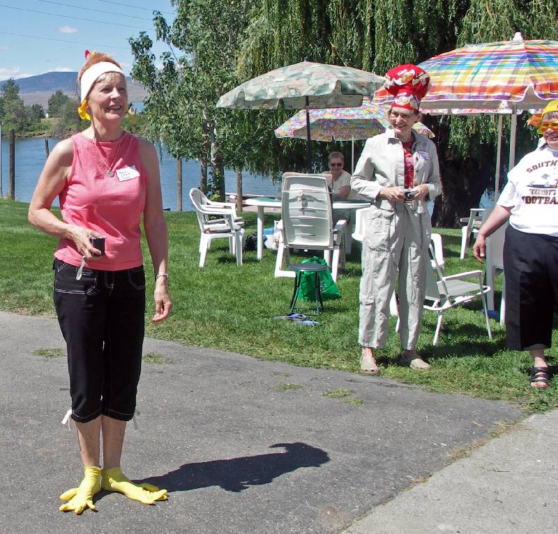 Anne (Menzies) Ross, Lynne Mugford, Kerri Colquhoun

HAT CONTEST
 :: Click image to download full-sized image