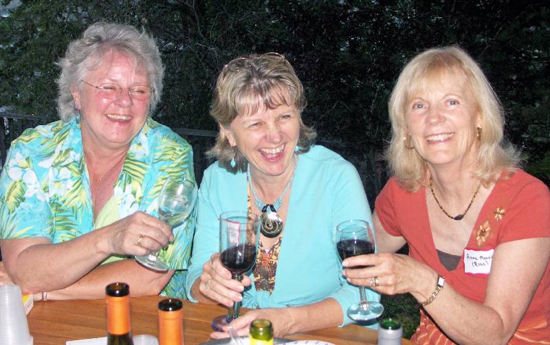 Alanna Westerman, Alison Fulton, Anne (Menzies) Ross :: Click image to download full-sized image