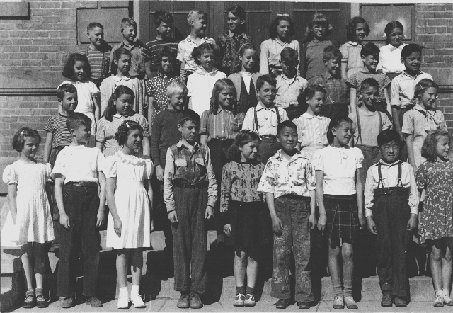 Stuart Wood School, Garde 4 - 5 Split, Miss Diveen,  1947-48 - Top Row-Stuart Nanson, ?, Ray Wallace, Ross Bertoli, Marlene Aichele, ?, Esther Milligan, Violet Bailey.  3rd Row-Deanna Martin, ?, Charlotte Burton, Anne Howie, Bonita Fiander, ?, Dean Benson, Wes Pilkington, Frank Gottfriedson.  2nd Row-David Milligan, Sheila Allard, Robert Young, Sandra Ashby, John Williams, Ann Kennedy, John Glowacki, Wendy Finn.  1st Row-Sharon Charters, John McLeod, Jean Laviolette, Dave Wilson, Maxine Dyer, Doug Takahashi, ?, Sam Aura, Margaret Ferrier.