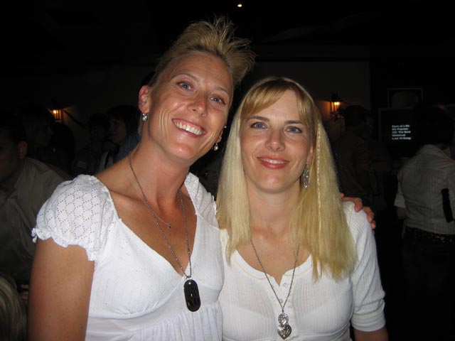 Treena Unger (Bjarnason) & sister Coreena Unger (Lloyd) :: Click image to download full-sized image